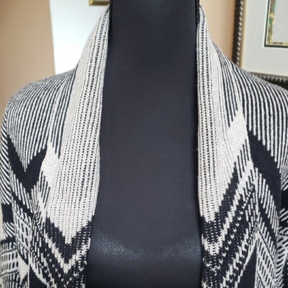 Old Navy Black & Tan Geometric Chevron Diamond Knit Open Front Cardigan - Picture 2 of 8